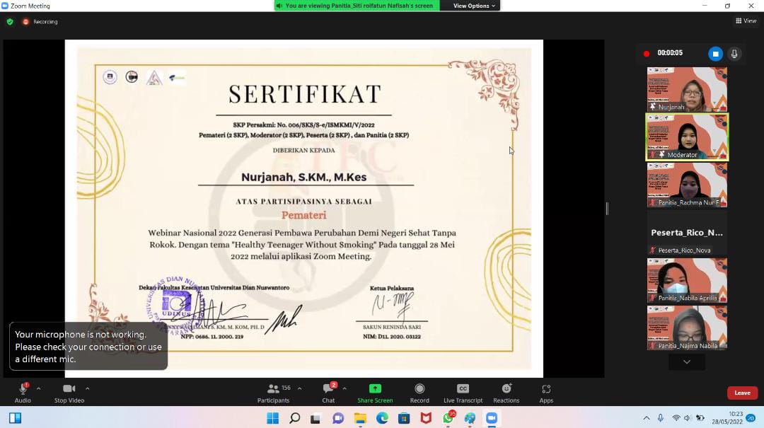 Penyerahan sertifikat pemateri dua oleh Ib Nurjanah, S.KM., M.Kes